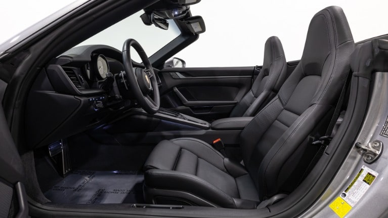 Porsche 911 Carrera S Cabriolet front seats