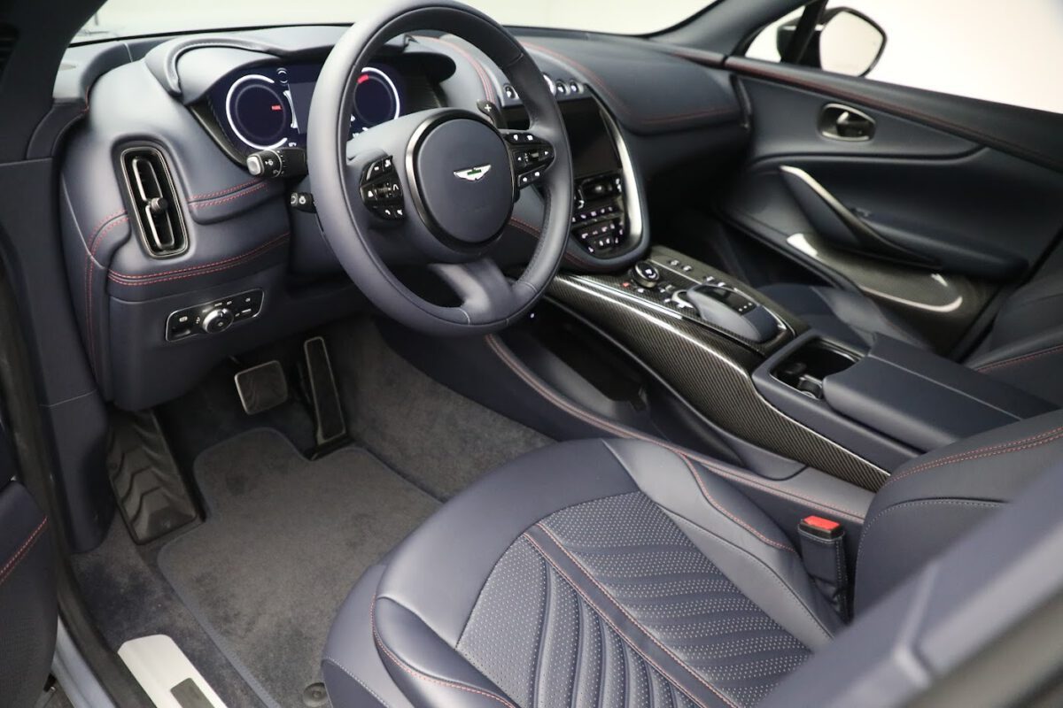Aston Martin DBX Driver's seat
