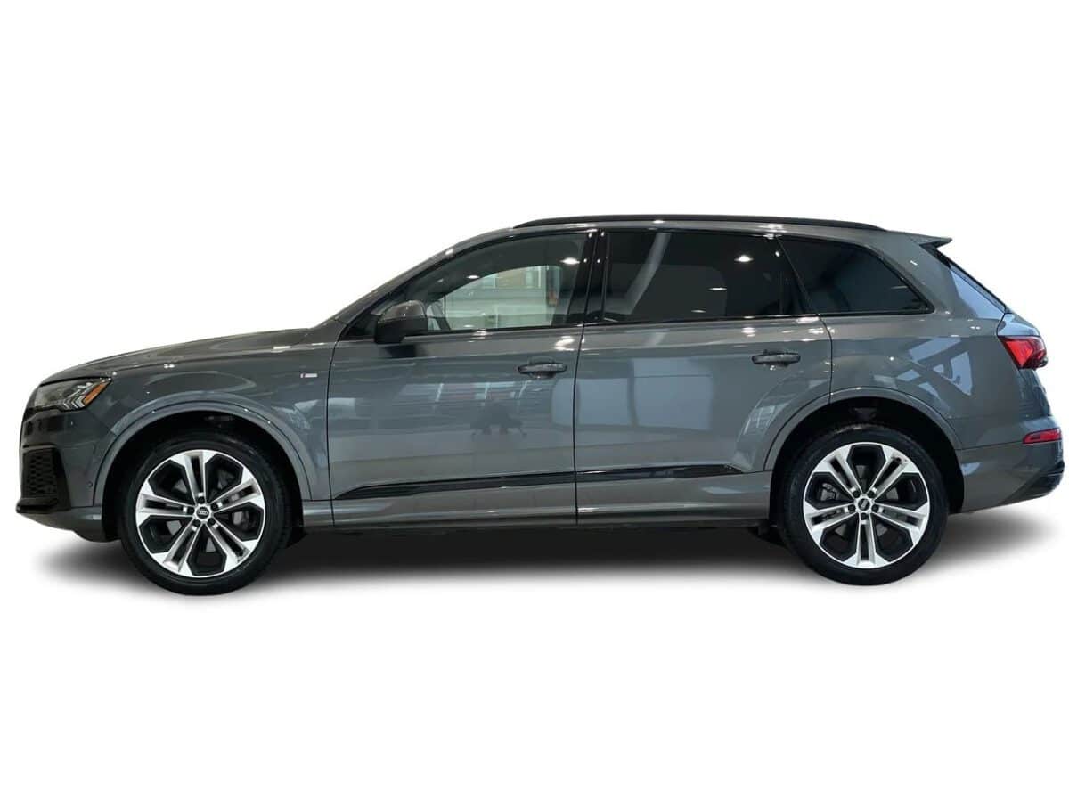 Audi Q7 Side view