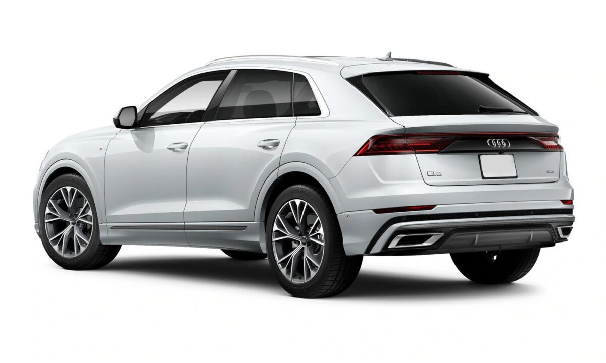 Audi Q8 Side view