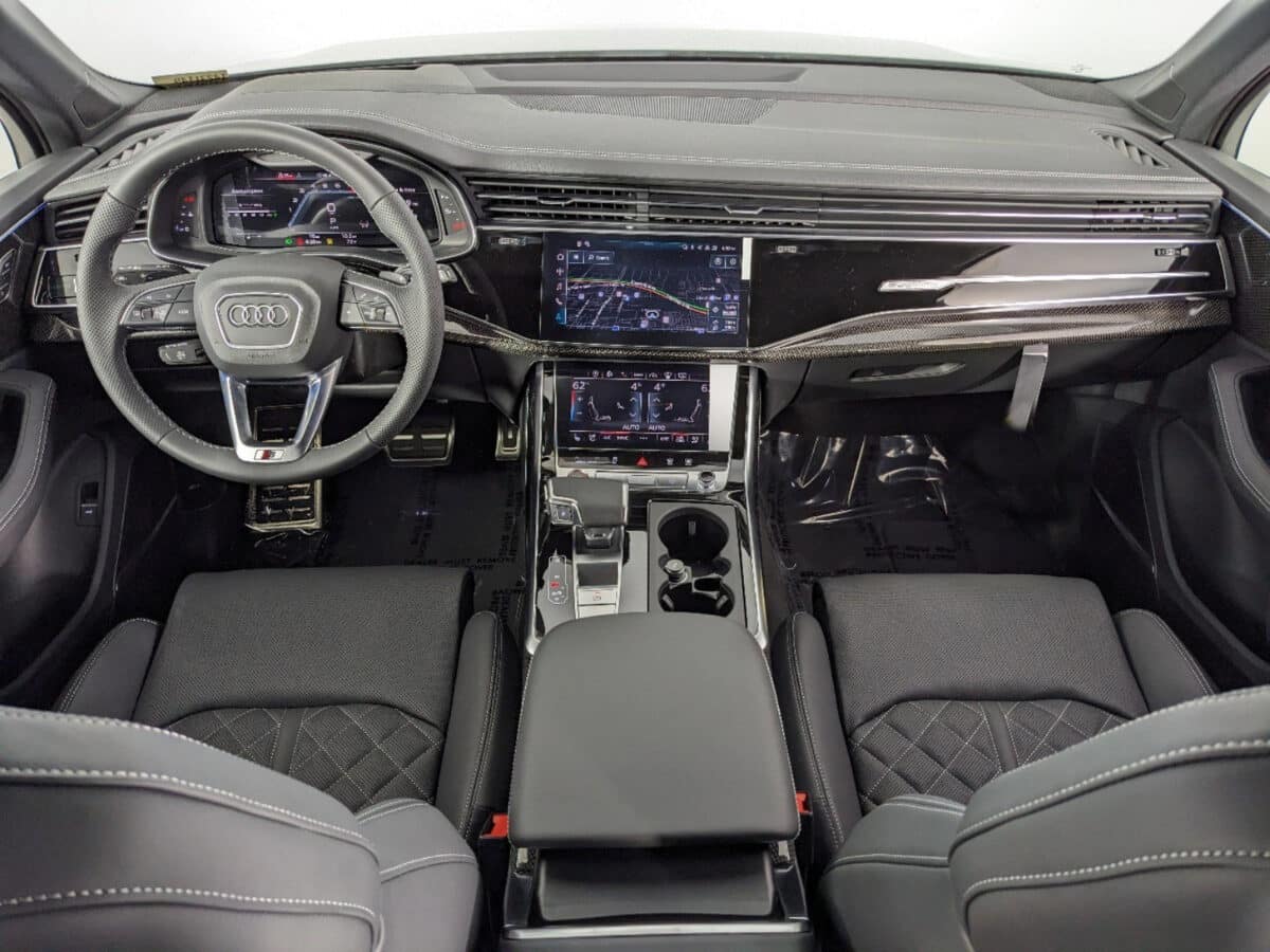 Audi SQ7 - Driver's view