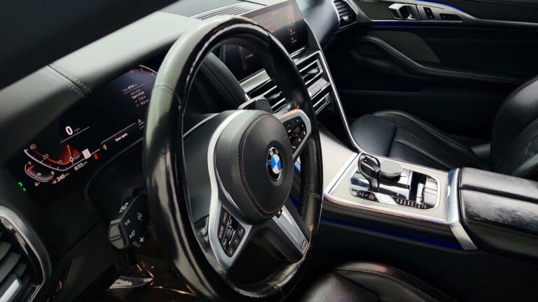 BMW 8 Series Convertible Driving wheel