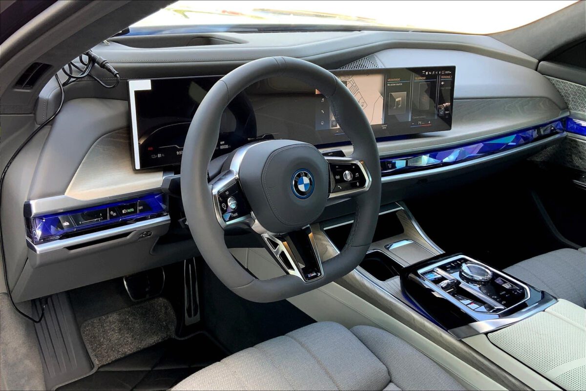 BMW i7 Driving wheel