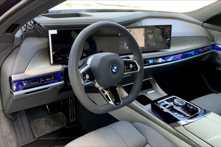 BMW i7 Driving wheel