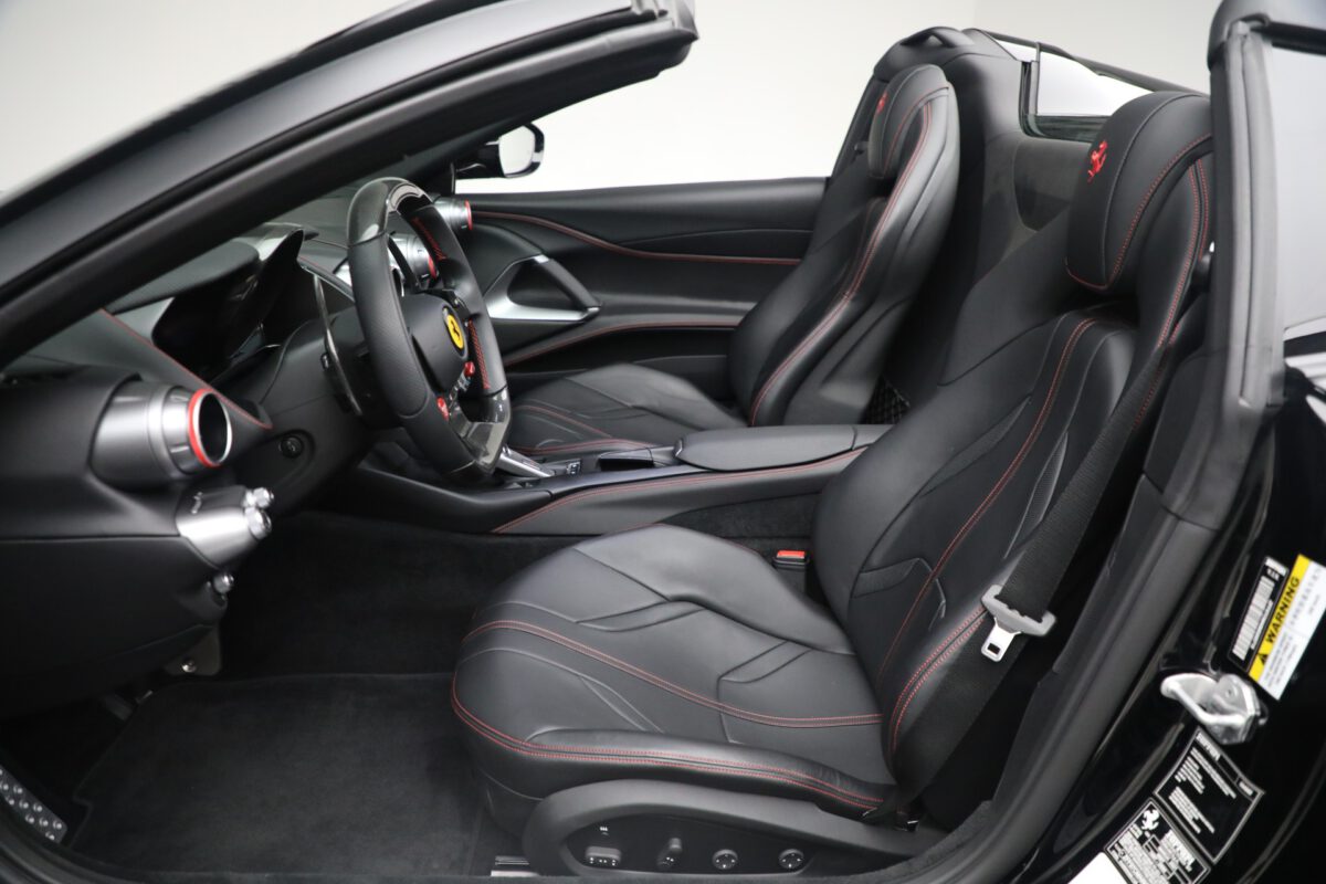 Ferrari 812 GTS Front seats