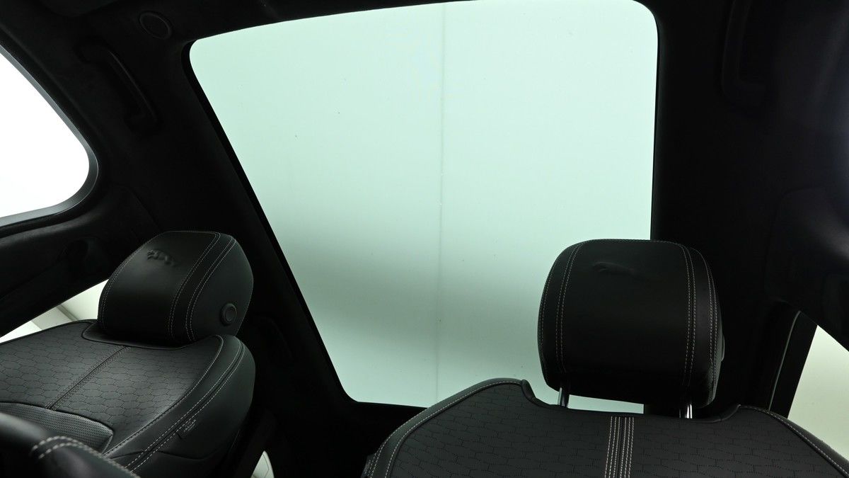 Jaguar F-Pace Panoramic roof