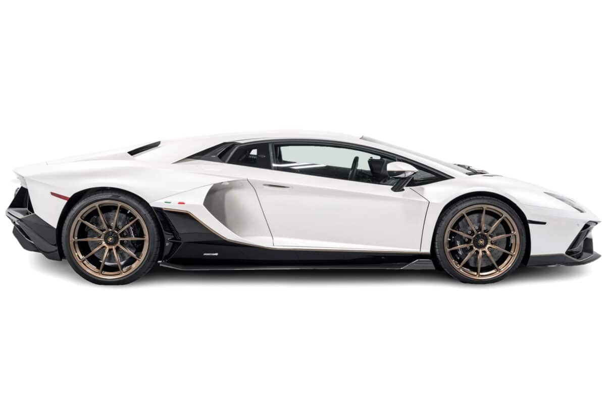 Lamborghini Aventador Side view