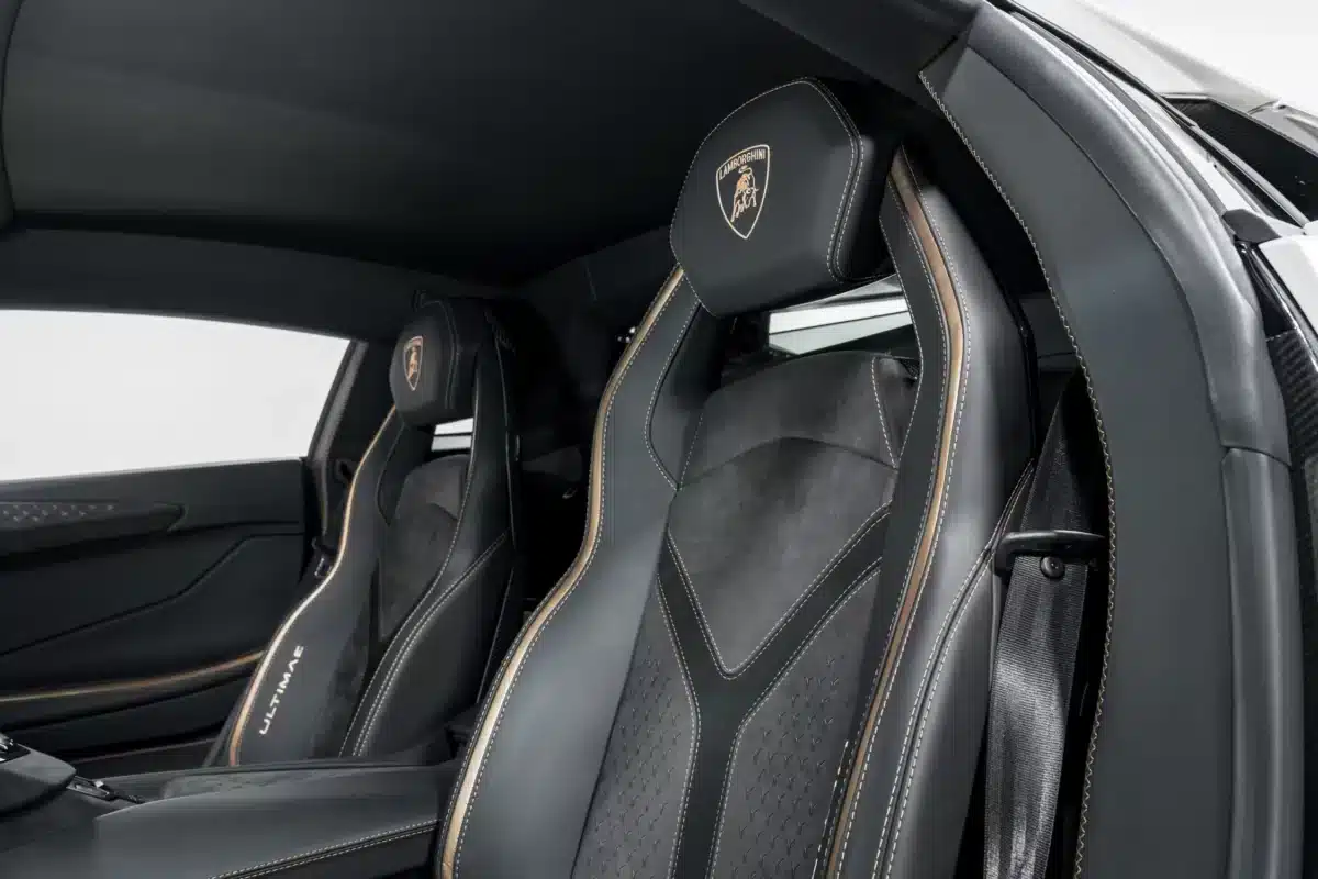 Lamborghini Aventador Front seats