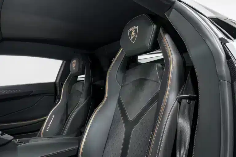 Lamborghini Aventador Front seats