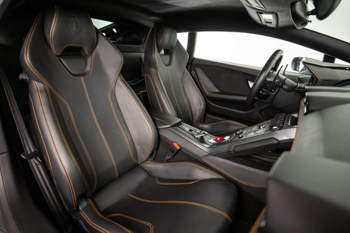 Lamborghini Huracan Front seats