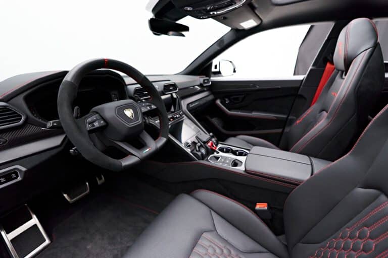 Lamborghini Urus Performante Front interior