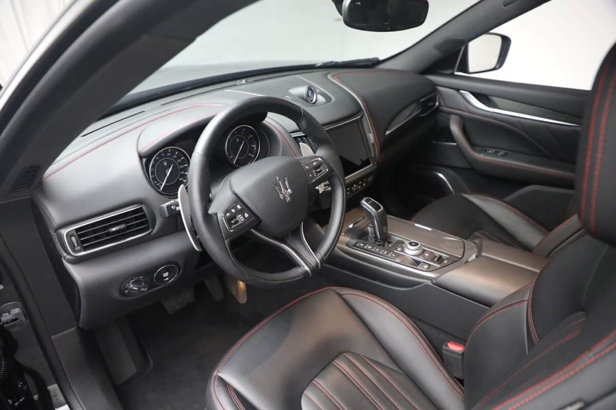 Maserati Levante Front seats