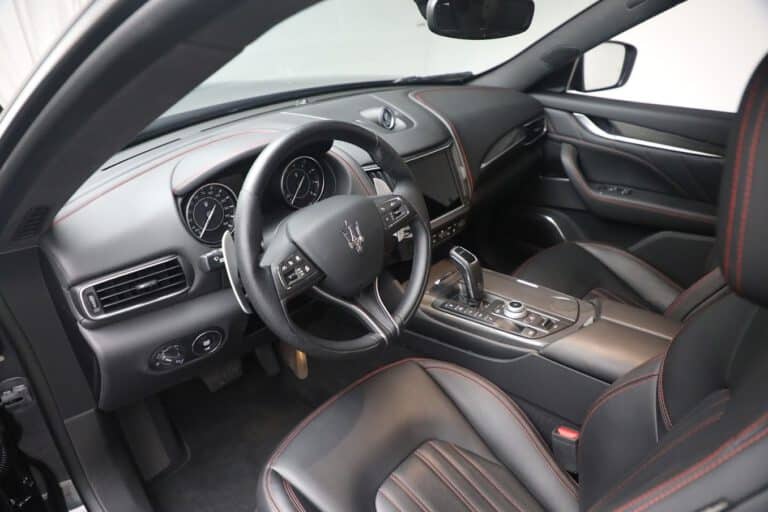 Maserati Levante Front seats