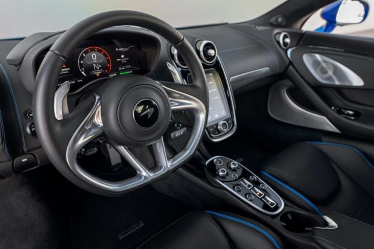 McLaren GT Driving wheel