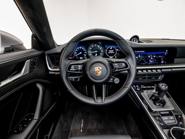 Porsche 911 Carrera S Driving cockpit