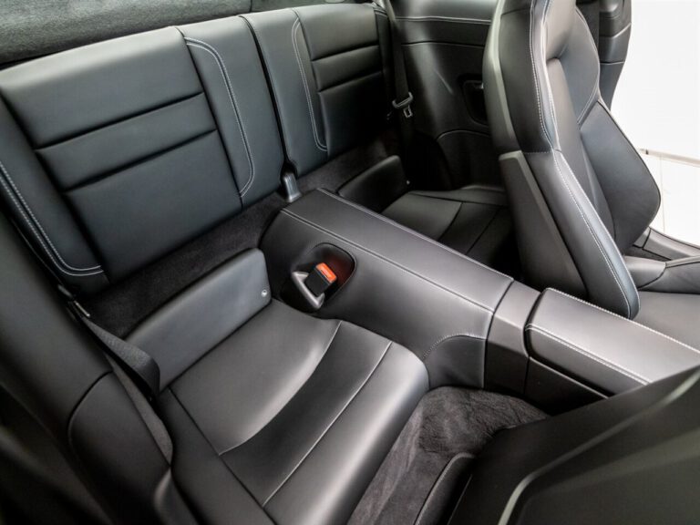 Porsche 911 Carrera S Rear seats