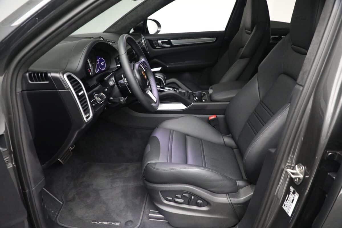 Porsche Cayenne Turbo Front seats