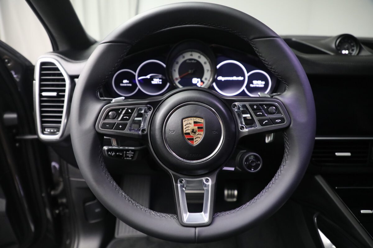 Porsche Cayenne Turbo Steering wheel