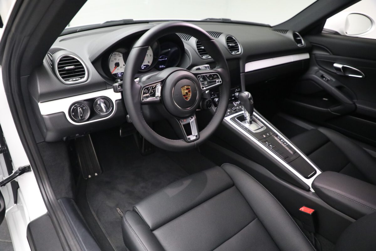 Porsche 718 Cayman Interior Layout