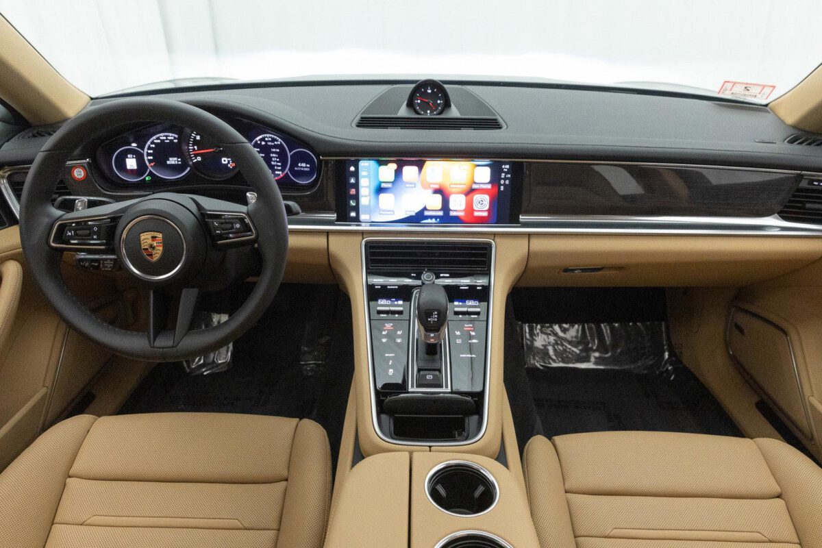 Porsche Panamera Driving cockpit