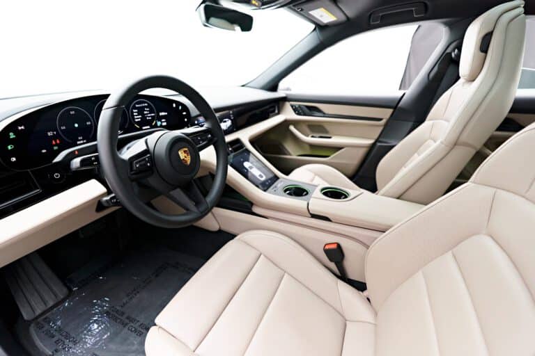 Porsche Taycan Driving cockpit