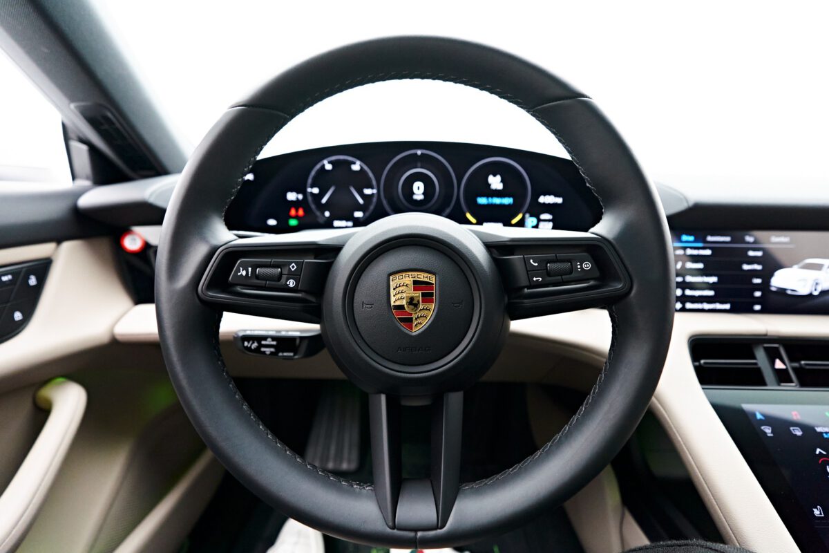 Porsche Taycan Steering wheel