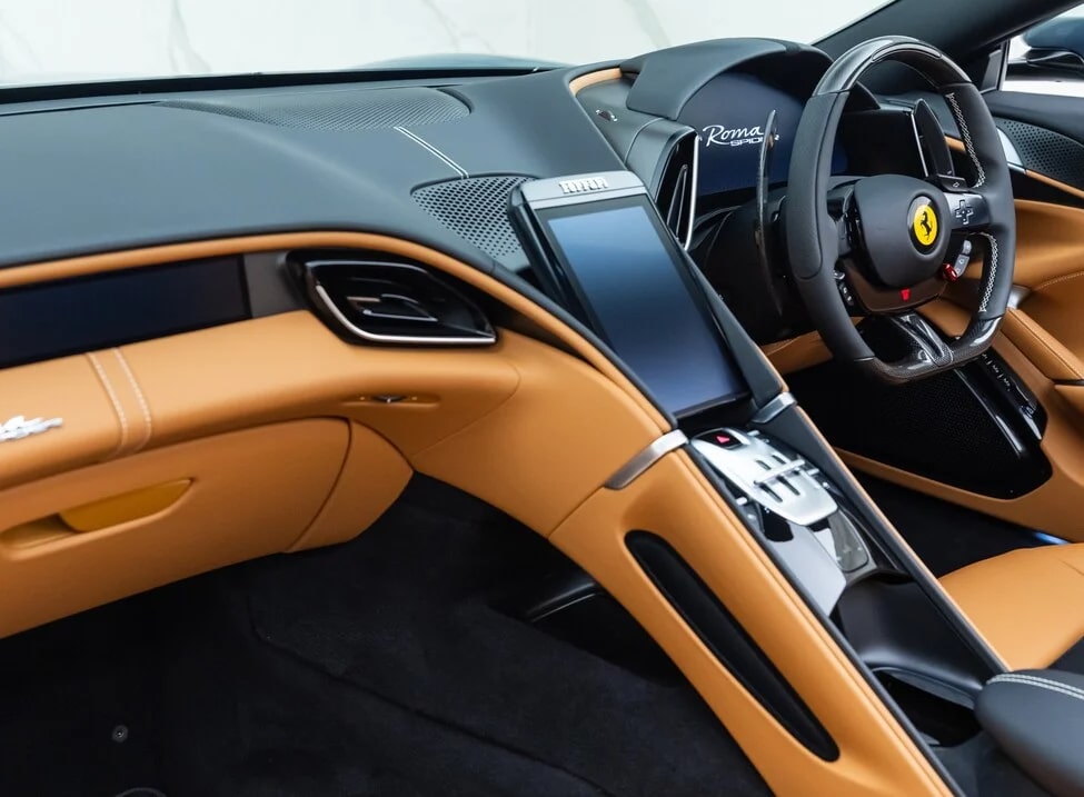 Ferrari Roma Spider Driving console