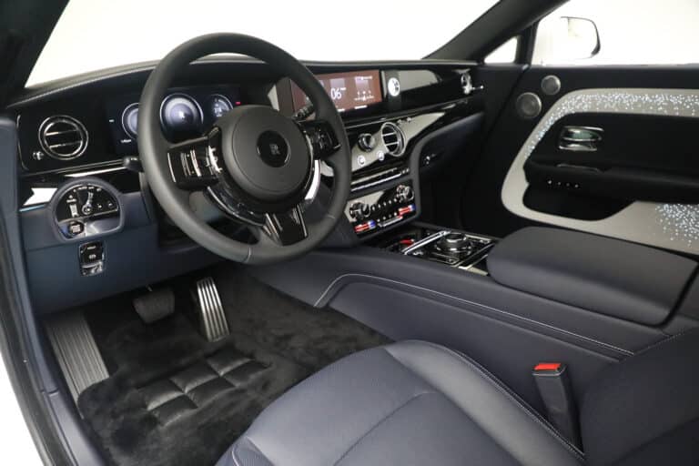 Rolls Royce Spectre front driver's view